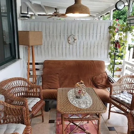 Shtepia E Luleve Daire Golem (Tirana)