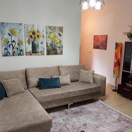 Shtepia E Luleve Daire