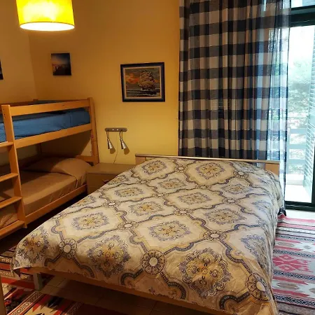 Shtepia E Luleve * Golem (Tirana)